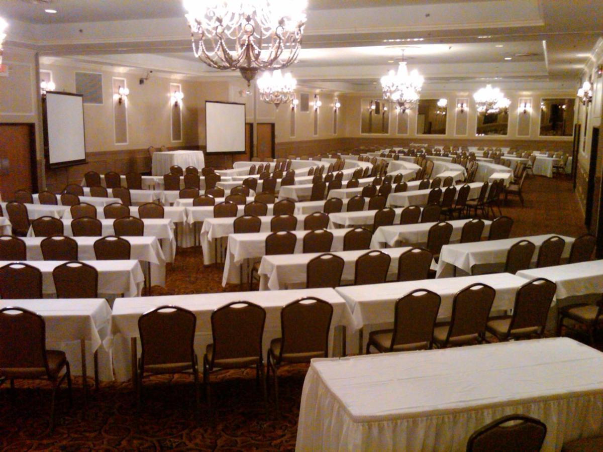 Grand Bear Resort At Starved Rock Utica Esterno foto